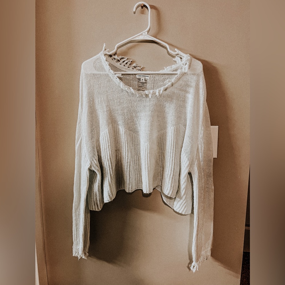 Lightweight sweater with fringe